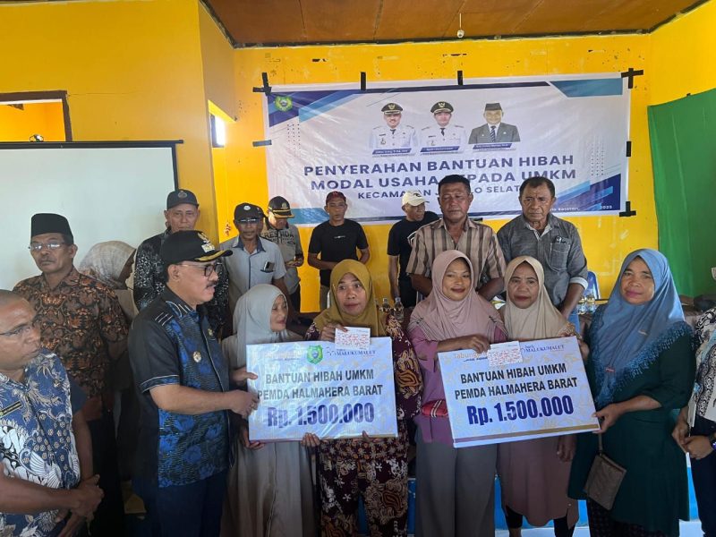 Bantuan Hibah UMKM yang merupakan Janji Politik Pasangan James Uang dan Djufri Muhamad pada saat Kampanye kini direalisasikan (Dok/Ist)