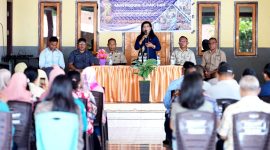 Anggota DPRD Provinsi Maluku Utara, saat melakukan Reses di Kecamatan Ibu, yang didampingi Kadis Sosial, Kadis Disdukcapil dan Kadis Disperkim-LH serta Camat setempat (Dok/Ist)
