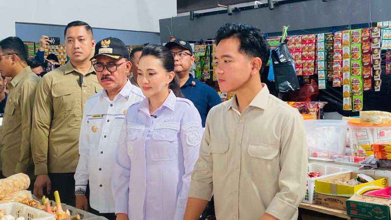 Kunjungan Wakil Presiden RI, Gibran Rakabuming di Pasar Jailolo, didampingi Gubernur Maluku Utara Sherly Tjoanda dan Bupati Halmahera Barat, James Uang (Dok/Ist)