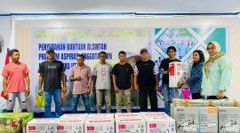 Penyaluran bantuan alat dan mesin pertanian (alsintan) kepada empat kelompok tani di Kabupaten Halmahera Barat (Dok/Ist)