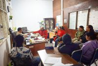 Tampak sejumlah Karyawan bersama SBTK-FNPBI PT.IWIP saat bertemu dengan Disnakertrans Halmahera Tengah (Dok/Ist)