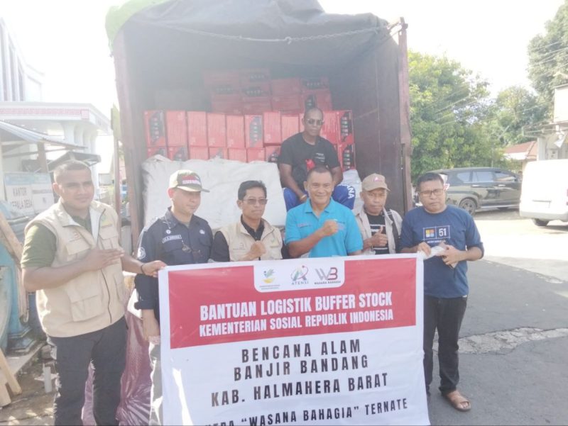 Penyerahan Bantuan dari Pemprov Malut Kepada tim tanggap Darurat Kabupaten Halmahera Barat (Dok/Ist)