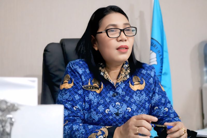 Kepala Disdikbud Halbar, Rosbery Uang (Dok/Ist)