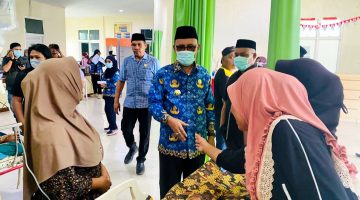 Bupati Halmahera Barat James Uang meninjau langsung ruang perawatan pasien saat sidak di RSUD Jailolo bersama pimpinan DPRD Halbar, Kamis (9/4/2026).