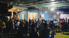 Tampak puluhan warga yang mengantri untuk mendapatkan pelayanan pengobatan dari keempat praktisi terapi Non-medis (Dok/Ist)