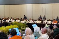 Bupati Halmahera Barat, James Uang ketika mengikuti pertemuan dengan Komisi V DPR-RI, Kementerian PU, Kementerian Perhubungan dan para Kepala Daerah se-Maluku Utara di Hotel Sahid Ternate (Dok/Ist)