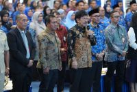 Kepala BPIP RI bersama Wakil Bupati Halmahera Barat dan peserta sosialisasi pembinaan ideologi Pancasila yang digelar di Aula Kantor Bupati Halmahera Barat, Kamis (25/6/2026). (Foto: Ghe/TM)