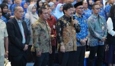 Kepala BPIP RI bersama Wakil Bupati Halmahera Barat dan peserta sosialisasi pembinaan ideologi Pancasila yang digelar di Aula Kantor Bupati Halmahera Barat, Kamis (25/6/2026). (Foto: Ghe/TM)