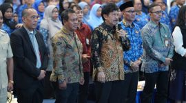 Kepala BPIP RI bersama Wakil Bupati Halmahera Barat dan peserta sosialisasi pembinaan ideologi Pancasila yang digelar di Aula Kantor Bupati Halmahera Barat, Kamis (25/6/2026). (Foto: Ghe/TM)