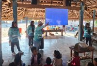 Suasana sosialisasi pencegahan kekerasan terhadap anak yang dipandu Ketua Pokja I TP-PKK Halbar, Rahmi Haris, sebagai bagian dari peringatan Hari Anak Nasional untuk meningkatkan kesadaran masyarakat tentang pentingnya perlindungan anak. (Foto: Istimewa).