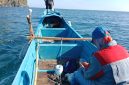 Petugas melakukan survei batimetri di perairan Barataku untuk memperoleh data teknis kedalaman, arus, dan kondisi perairan sebagai dasar rekomendasi titik lego jangkar KM Sabuk Nusantara 35. (Dok/Ist)
