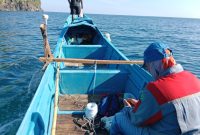 Petugas melakukan survei batimetri di perairan Barataku untuk memperoleh data teknis kedalaman, arus, dan kondisi perairan sebagai dasar rekomendasi titik lego jangkar KM Sabuk Nusantara 35. (Dok/Ist)
