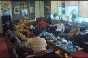 Bupati Halmahera Barat, James Uang, saat melakukan konsultasi dengan Direktur Jenderal Bina Keuangan Daerah Kementerian Dalam Negeri di Jakarta terkait sejumlah hak keuangan daerah yang bersumber dari Anggaran Pendapatan dan Belanja Negara (APBN), sebagai upaya memperkuat kepastian fiskal dan keberlanjutan pembangunan di Kabupaten Halmahera Barat. (Dok/Ist)
