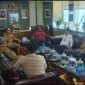 Bupati Halmahera Barat, James Uang, saat melakukan konsultasi dengan Direktur Jenderal Bina Keuangan Daerah Kementerian Dalam Negeri di Jakarta terkait sejumlah hak keuangan daerah yang bersumber dari Anggaran Pendapatan dan Belanja Negara (APBN), sebagai upaya memperkuat kepastian fiskal dan keberlanjutan pembangunan di Kabupaten Halmahera Barat. (Dok/Ist)