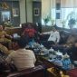 Bupati Halmahera Barat James Uang menunjukkan komitmen memperjuangkan kepentingan daerah melalui komunikasi dan koordinasi langsung dengan pemerintah pusat. (Dok/Ist)