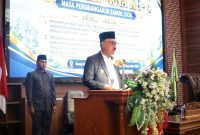 Bupati Halmahera Barat James Uang menyampaikan sambutan dalam rapat paripurna DPRD Halbar, Jumat (25/9/2026) | Dok/Ist