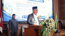 Bupati Halmahera Barat James Uang menyampaikan sambutan dalam rapat paripurna DPRD Halbar, Jumat (25/9/2026) | Dok/Ist