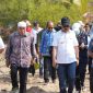 Bupati Halmahera Barat bersama jajaran Kementerian Kelautan dan Perikanan (KKP) serta sejumlah pejabat terkait meninjau langsung lokasi lahan yang disiapkan untuk pembangunan Kampung Nelayan Merah Putih (KNMP) di Halmahera Barat, Kamis (24/9/2026). Peninjauan dilakukan untuk memastikan kesiapan lokasi dan aspek pendukung sebelum pembangunan fisik dimulai. (Dok/Ist)