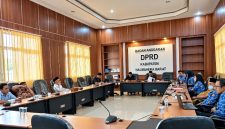Rapat evaluasi Banggar DPRD bersama TAPD Halbar terkait koreksi terhadap APBD-P oleh Pemprov Malut (Dok/Ist)