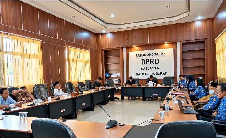 Rapat evaluasi Banggar DPRD bersama TAPD Halbar terkait koreksi terhadap APBD-P oleh Pemprov Malut (Dok/Ist)