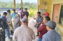 Tim Kementerian bersama perwakilan International Fund for Agricultural Development (IFAD) dan pihak terkait melakukan kunjungan lapangan di Desa Tuada, Kecamatan Jailolo, Kabupaten Halmahera Barat, dalam rangka program Transformasi Ekonomi Kampung Terpadu (TEKAD). Kunjungan ini untuk melihat secara langsung potensi dan pengembangan usaha masyarakat, termasuk pengelolaan fasilitas pendukung kegiatan ekonomi desa. (Dok/Ist)