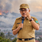 Bupati Halmahera Barat, James Uang, menyampaikan arahan terkait kondisi kabut asap akibat kebakaran hutan dan lahan (karhutla) yang berdampak pada kualitas udara di Maluku Utara, khususnya Halmahera Barat. Pemerintah daerah mengambil langkah antisipatif, termasuk menginstruksikan pembagian masker kepada masyarakat serta memperketat kesiapsiagaan menghadapi potensi dampak kesehatan dan perubahan cuaca. (Foto: Ilustrasi)